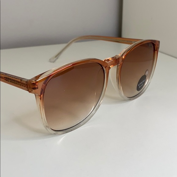 New Komono Urkel Gradient Peach Sunglasses - Picture 11 of 16